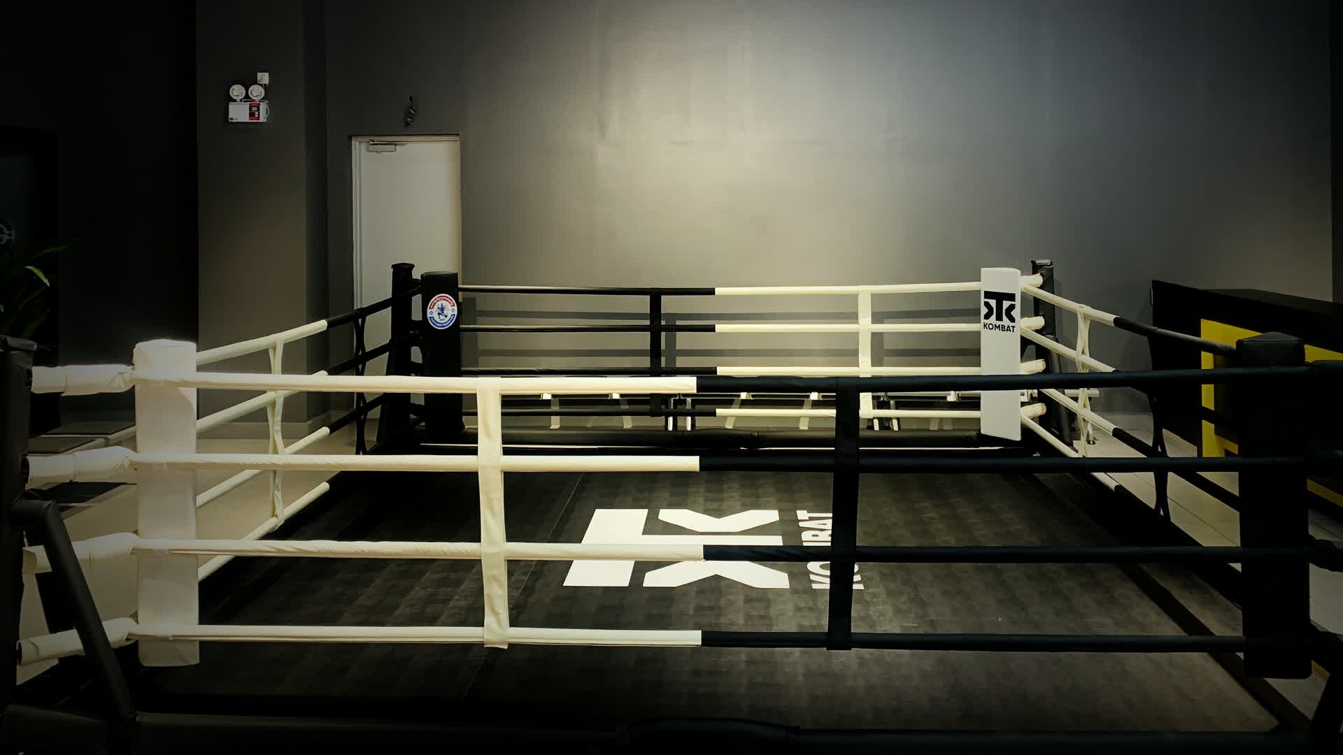 The second ring at Kombat Academy, quiet at the end of the night