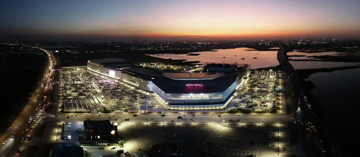 AEON Mall Mean Chey at dusk, seen from the air